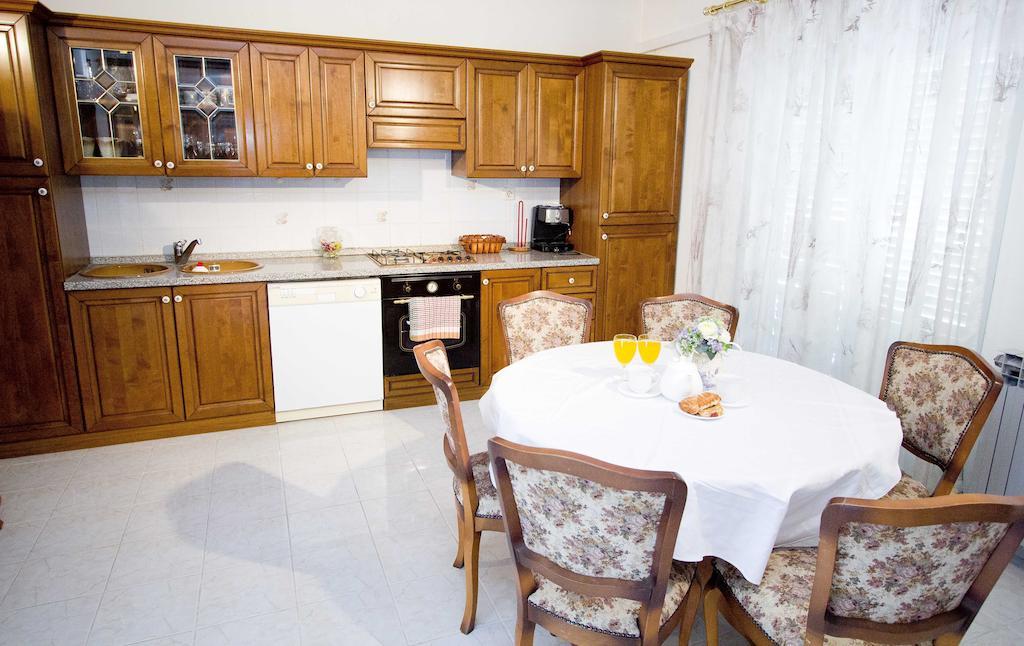 Apartment Pcelica Maja โปดสตรานา ห้อง รูปภาพ