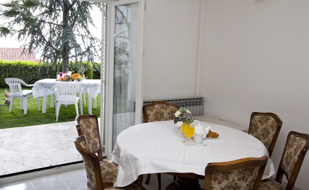 Apartment Pcelica Maja โปดสตรานา ห้อง รูปภาพ