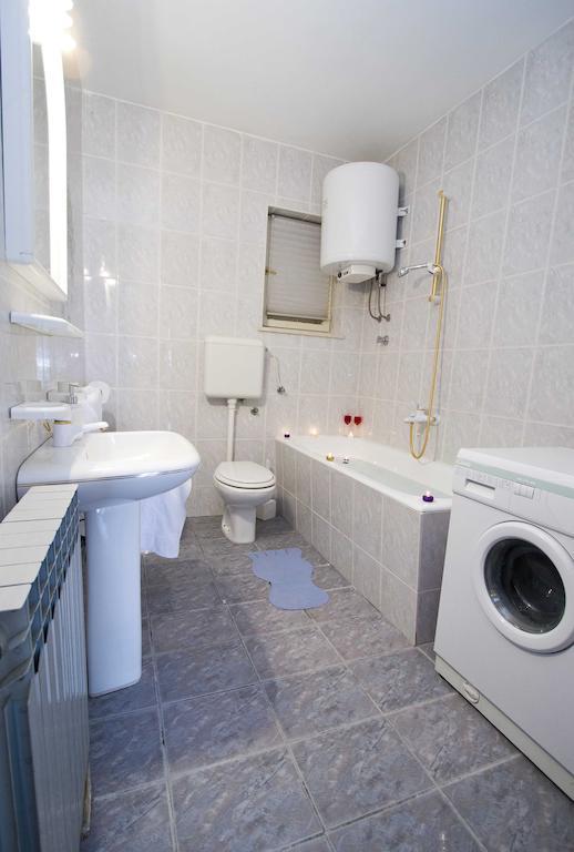 Apartment Pcelica Maja โปดสตรานา ห้อง รูปภาพ